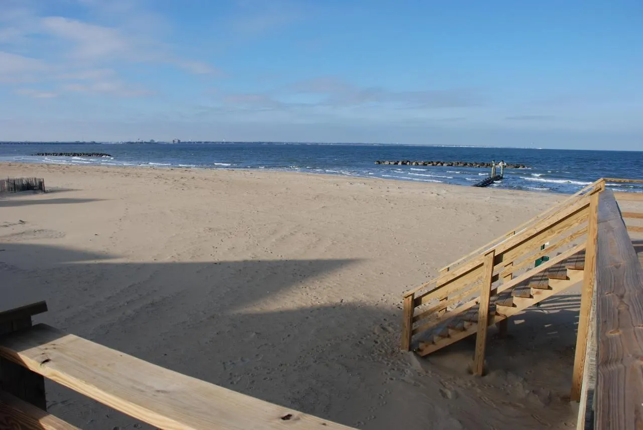 Cozy Suite - Pet Friendly, Beach Side Apts Norfolk 0*,  United States