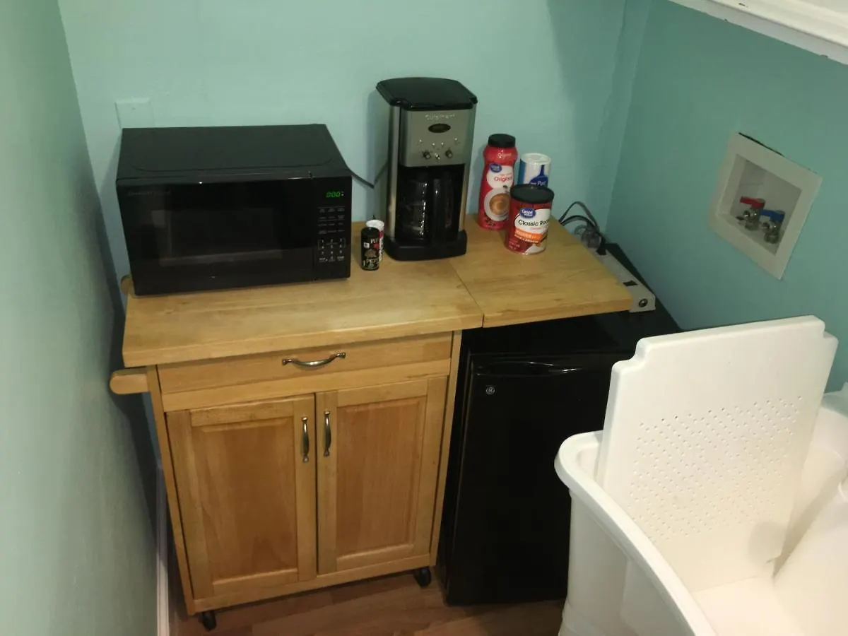 Cozy Suite - Pet Friendly, Beach Side Apts Norfolk Apartment